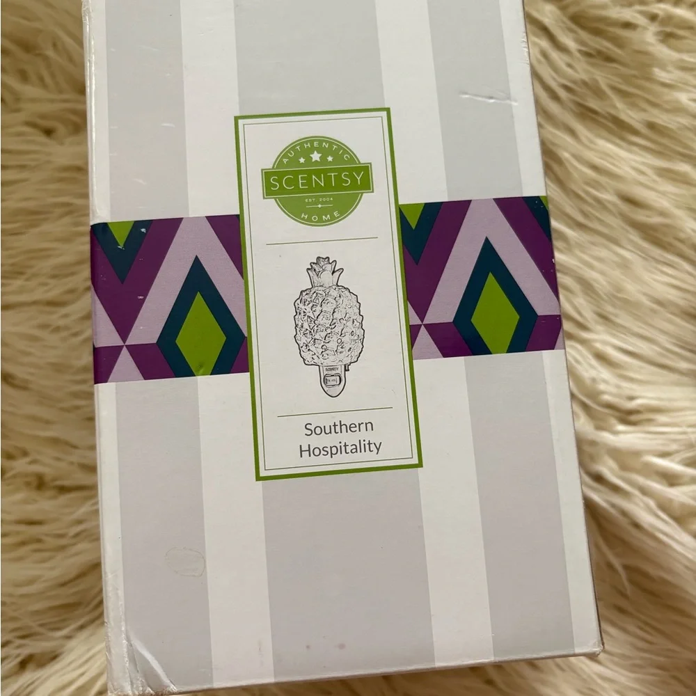 Scentsy Southern Hospitality Mini Pineapple Wax Warmer New In Box Wall Plug Gift - Picture 4 of 6